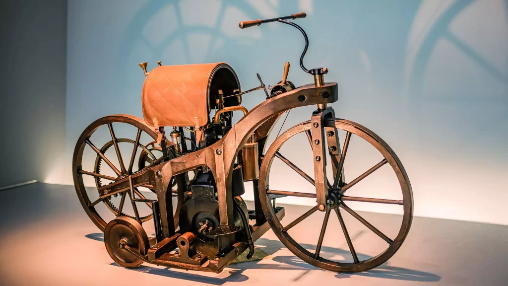 اولین موتورسیکلت بنزینی جهان